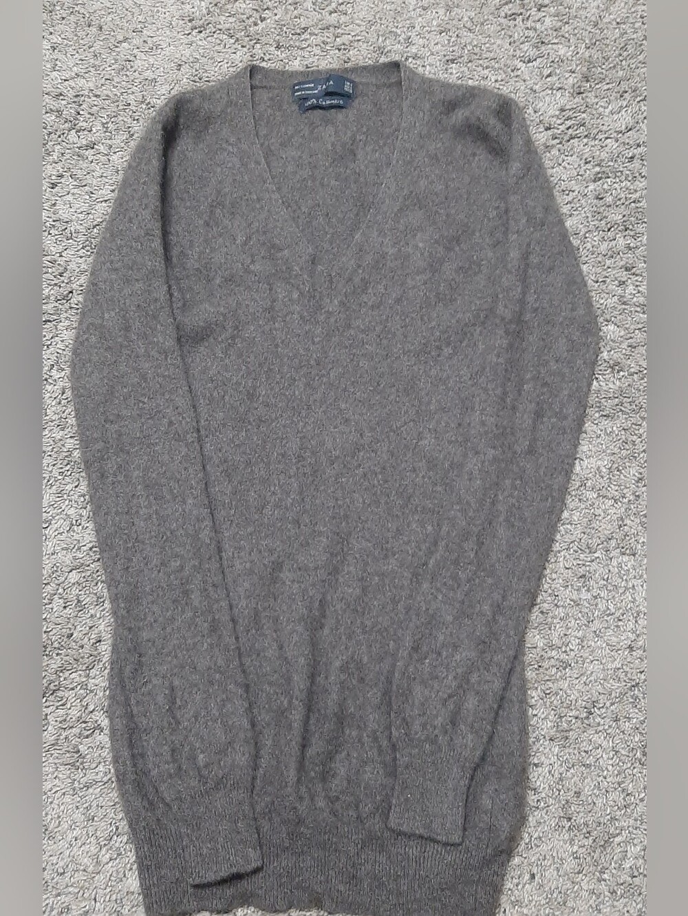Zara Men's V-Neck Sweater - Gray